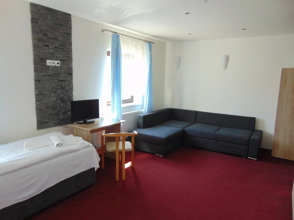 Hotel Isora اوسترافا المظهر الخارجي الصورة